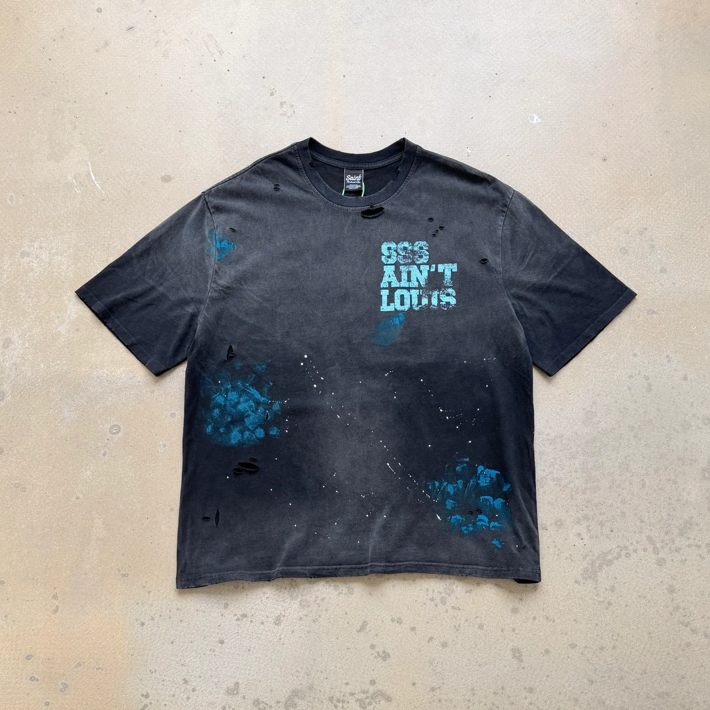 P138 #【Two Colors】CTS-108 Saint Street Dirty street graffiti style T-shirt. Ready-made hand-painted splash ink + multi-position manual destruction + heavy Assute fermentation mill spray horse wash process. Full of retro and high-end feeling. Size: S M L XL